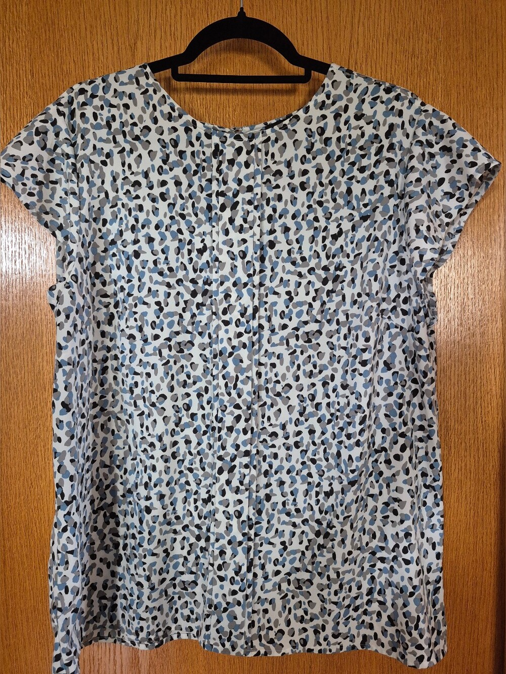Ann Taylor Light Summer Flowing Blue, Grey And Black Patterned Blouse.